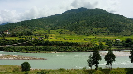 Obraz premium Landscape of river and mountain in Paro, Bhutan