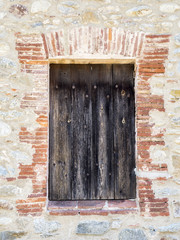 Ventana de casa rústica