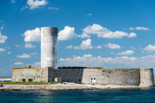 fort cigogne Gl&eacute;nans island France