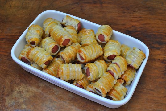 Rustici di pasta sfoglia con wurstel