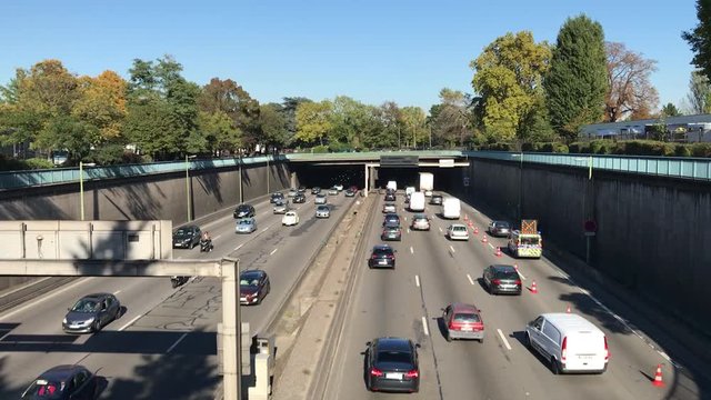 Trafic routier sur le p&eacute;riph&eacute;rique &agrave; Paris