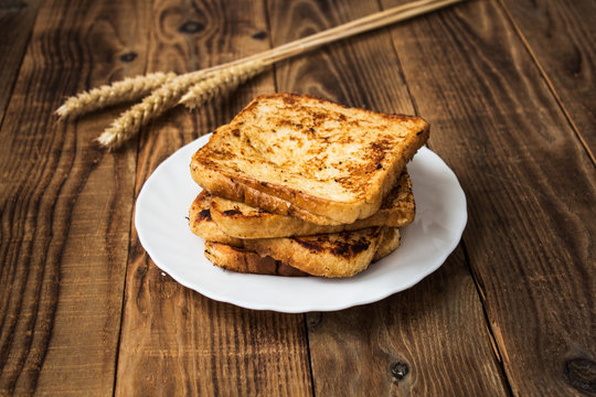French toast is made with a Mitsubishi Electric Corp. TO-ST1-T Bread  News Photo - Getty Images