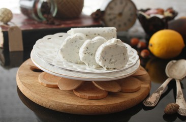 goat cheese with herbs