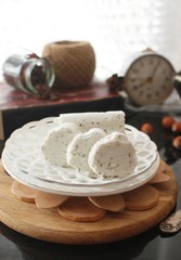 goat cheese with herbs