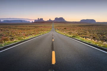 Fototapeten road to monument valley, arizona © jon_chica