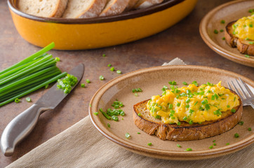 Scrambled eggs with herbs