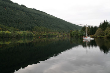 Fototapeta premium Scottish Loch with houseboat