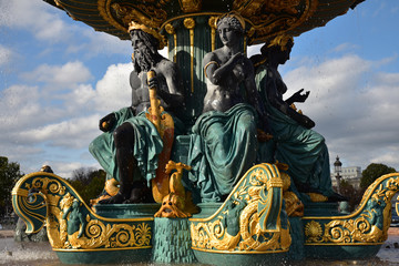 Statues de la fontaine de la place de la Concorde à Paris, France