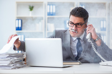 Obraz premium Businessman smoking in office at work