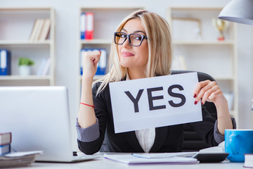 Young businesswoman with message in the office