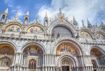 Fototapeta na wymiar San Marko Basilica in Venice