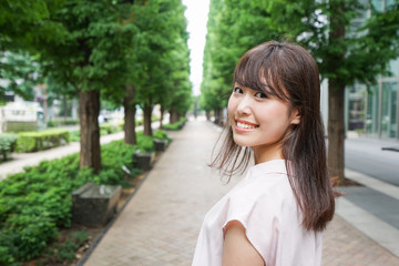 Naklejka premium Young woman walking on street