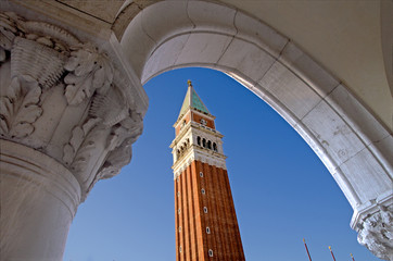 Fototapeta na wymiar Piazza San Marco, veduta campanile 