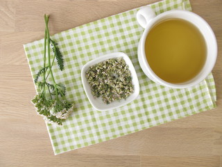 Kräutertee mit Schafgarbe © Heike Rau