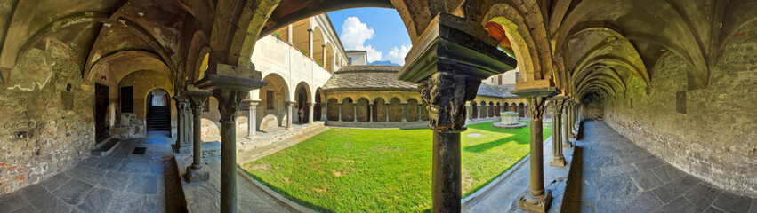 Fototapeta premium Aosta, chiostro della collegiata di Sant'Orso a 360°