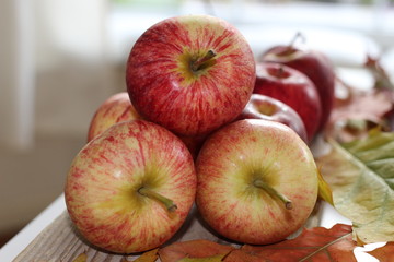 apple, fruit, food, fresh fruit, fresh food, heakthy food, autumn, autumnal, lovely autumn, vegetarian food, autumn time, lovely autumn,red apple, juicy apple,juicy fruit,apples
