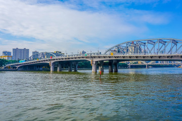 Naklejka premium Guangzhou city landscape and bridge