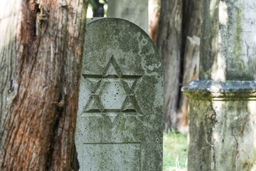 Jüdischer Grabstein mit Davidstern