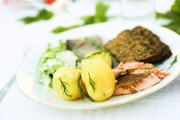 Smoked fish with boiled potato and bread