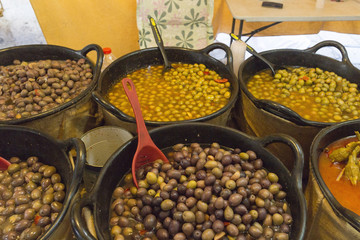 Azeitonas na feira de alimentos orgânicos 