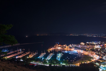 Fototapeta na wymiar Vista notturna di Castellammare del Golfo, provincia di Trapani IT 