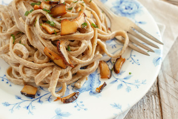 Whole wheat tagliolini with mushrooms Porcini