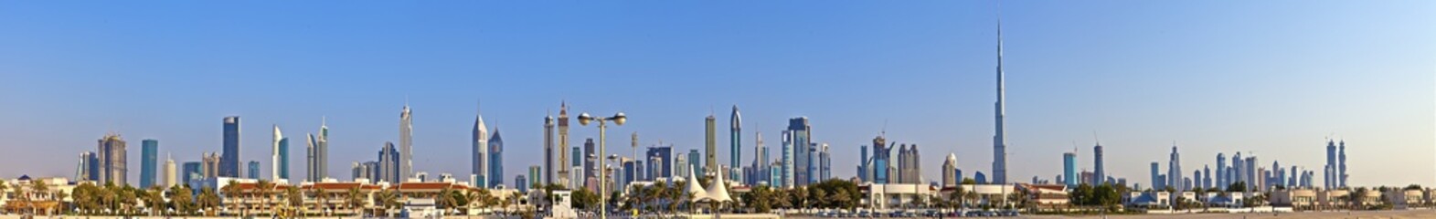 Dubai Skyline von Meerseite