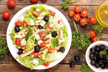 vegetable salad with chicken breast
