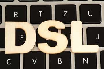 Ein Computer und Internetverbindung DSL