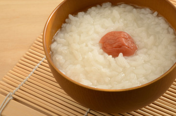 おかゆ　梅干し
