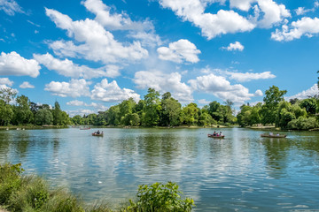 Fototapeta na wymiar Vincennes Lake with small boat in summer