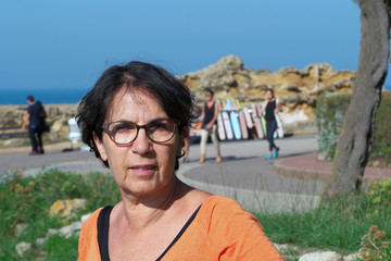Fototapeta na wymiar portrait of a mature woman with eyeglasses, outdoor