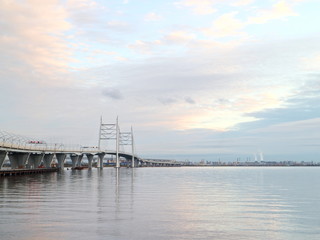 Obraz premium Sunset over the coast in the city