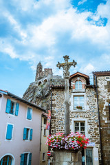 Vue sur la chapelle Saint-Michel d'Aiguilhe du Puy-en-Velay