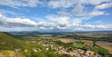 Fototapeta na wymiar Blick ins Rhonetal bei Rochemaure