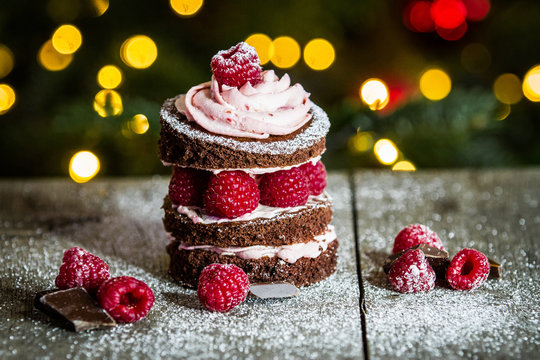 Weihnachts Cakepops mit Himbeeren und Kokos