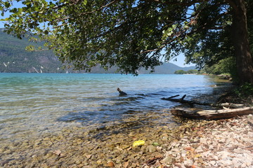 Le Lac d'Aix-les-Bains avec vue sur la montagne
