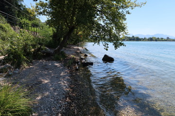 Le Lac d'Aix-les-Bains avec vue sur la montagne