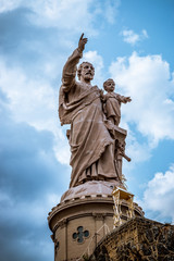 Fototapeta na wymiar La statue Monumentale de Saint-Joseph-de-Bon-Espoir à Espaly Saint Marcel