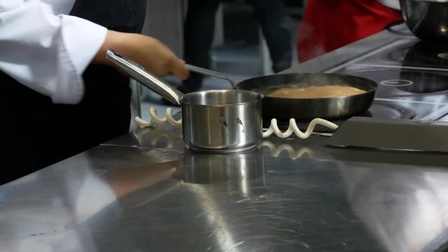 Preparation of the sauce in the pan.