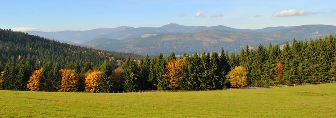 Fototapeta premium Panorama jesienna
