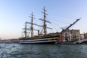 Amerigo Vespucci Nave