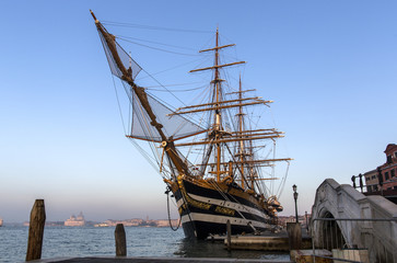 Amerigo Vespucci Nave