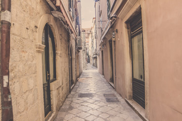 Fototapeta na wymiar Narrow Street in Dubrovnik