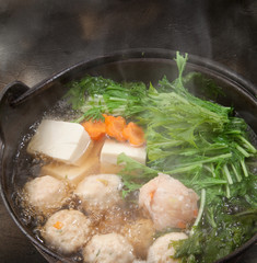 鳥だんごと水菜の鍋
