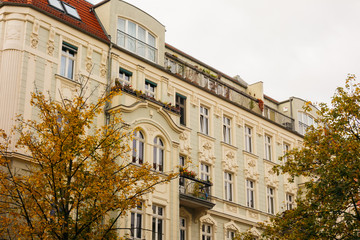 Fototapeta na wymiar beautiful residential building in berlin