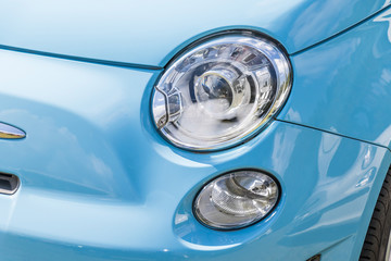 自動車のヘッドライト　Car headlight, headlamp