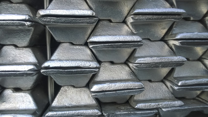 Aluminum ingots. Transportation of aluminum for export