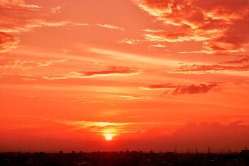 幻想的な空色と東京の街並み