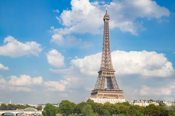 Fototapeta na wymiar Eiffel tower and beautiful sky over the city buildings. Urban paris background.